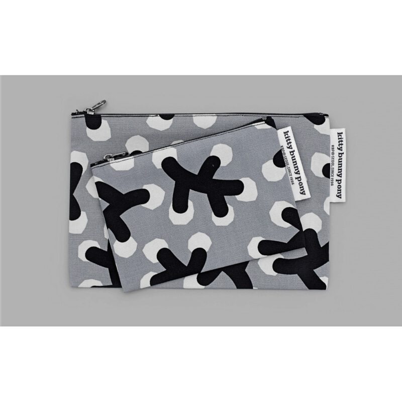 Winterberry Pouch Linda Svensson M